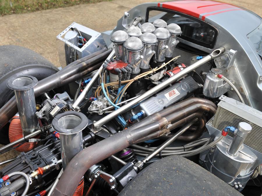 Моторный отсек Lola T70GT (Mk IIIB) 1969 года  (фото 11 из 19)